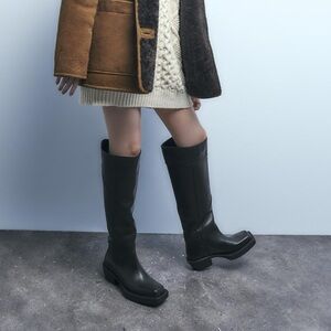 NWT ZARA LEATHER CHELSEA BOOTS. Size 7.5